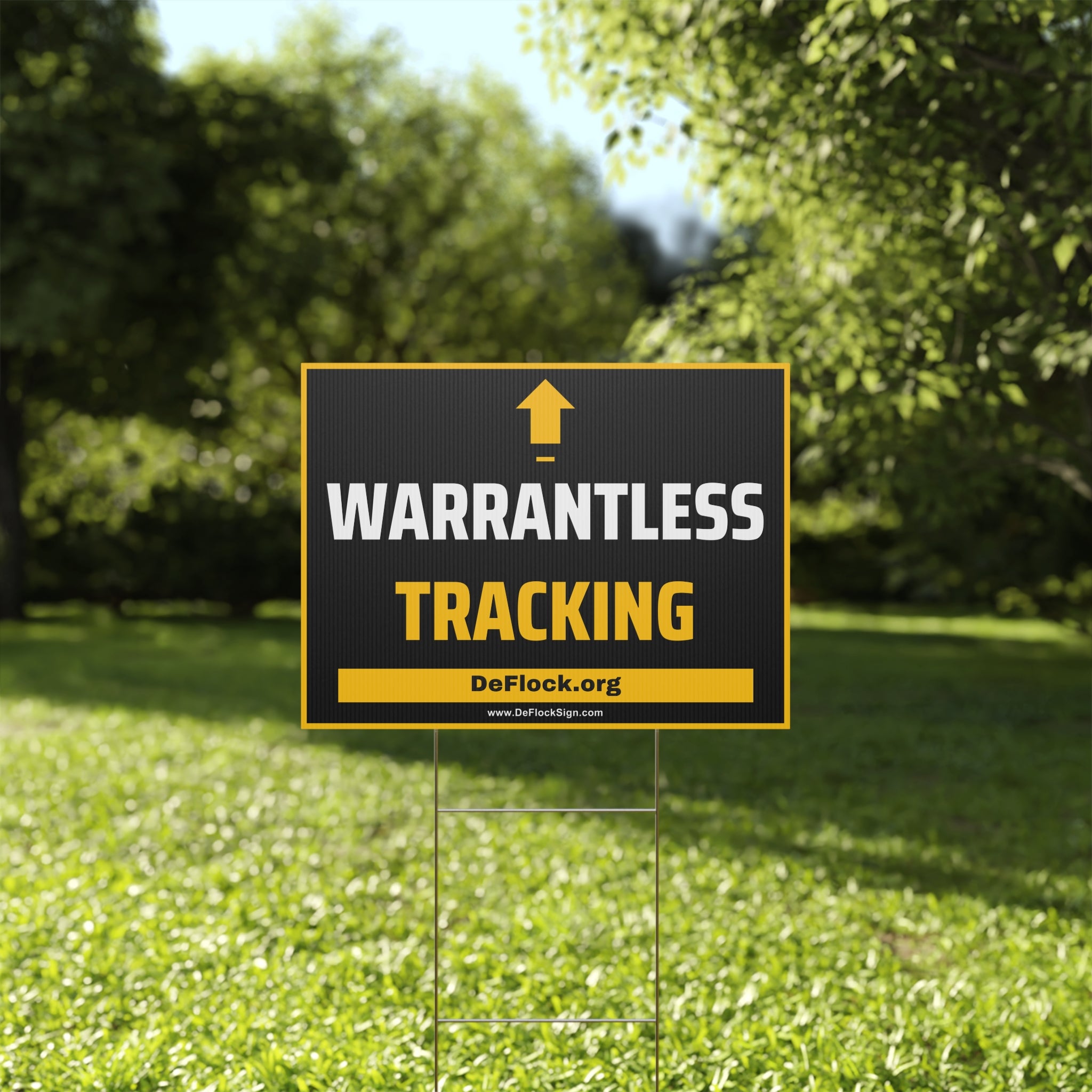 Yard sign with an arrow pointing upwards, and a message that says "WARRANTLESS TRACKING" to indicate that above the sign is a flock camera